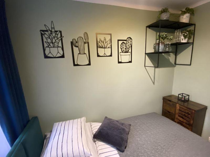 Apartament ,, Sen I Kawa" - Komfortowy Nocleg W Sercu Aglomeracji Bytom Esterno foto